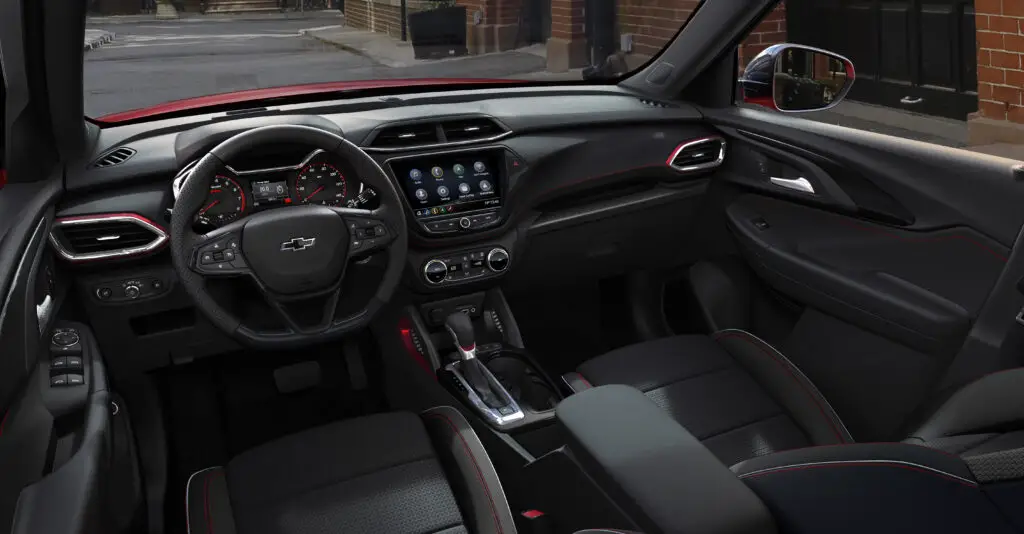 The interior of the 2021 Chevy Trailblazer AWD RS.