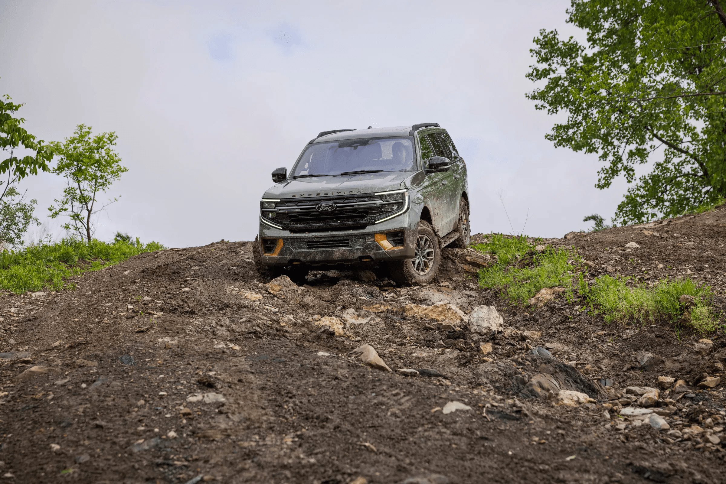Current image: 2025 Ford Expedition on gravel