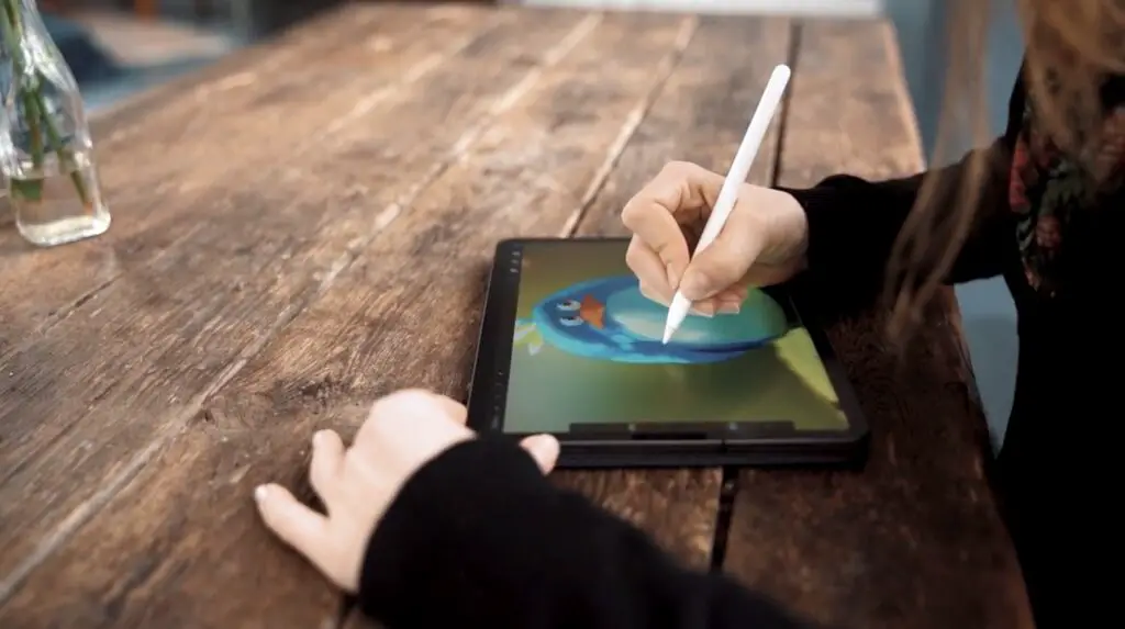 Apple iPad Pro paperlike screen protector using Apple Pencil to draw and write