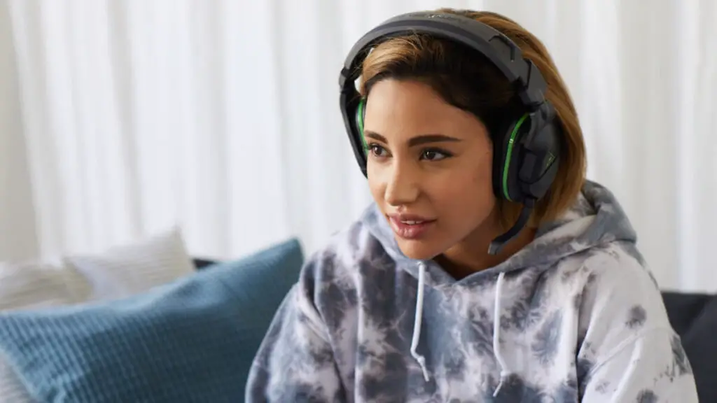 A young woman wearing the Turtle Beach Stealth 600 Gen 2 headset.